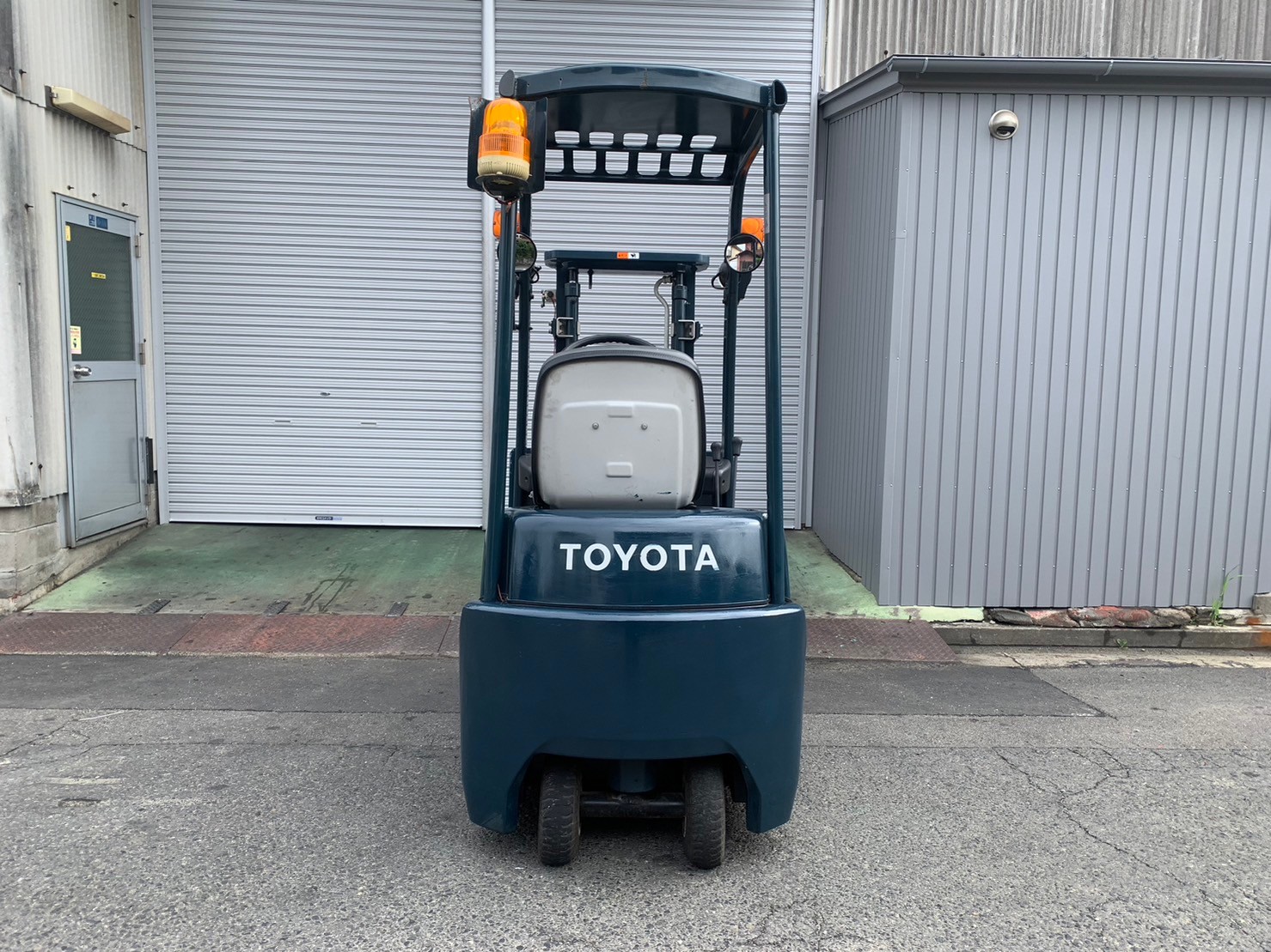 トヨタ中古フォークリフト【3FBKL7】バッテリー車で小回りが効く車両です！ | 中古フォークリフト | フォークリフト の中古販売・買取・レンタル・メンテナンスならフジ自動車工業株式会社